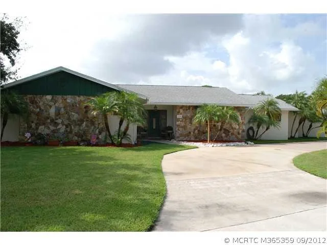 Photo of 1296 NW Pine Ridge Trail