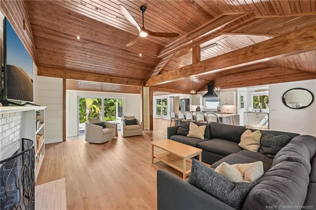 Photo of 200 SE Pelican Drive