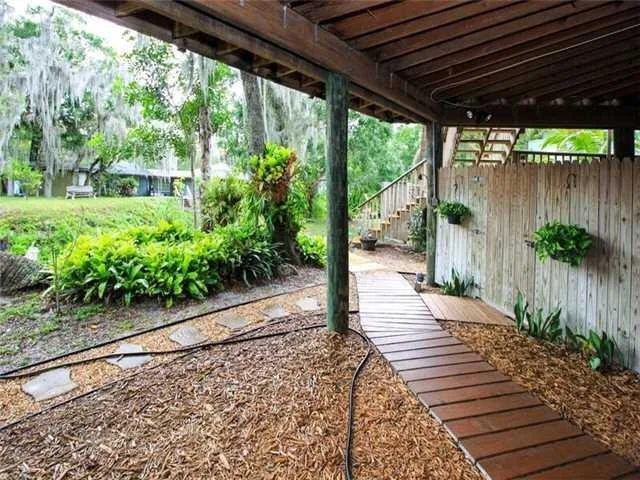 Photo of 565 SW Rustic Circle
