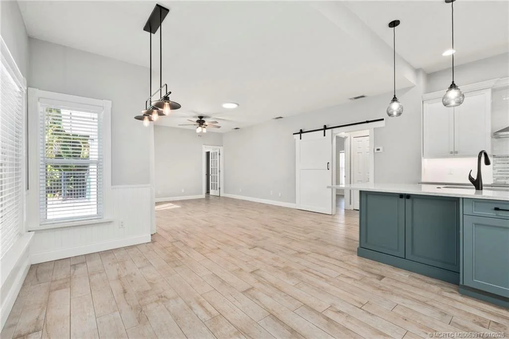 Photo of 449 SE Southwood Trail