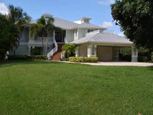 Photo of 621 NW Sunset Drive