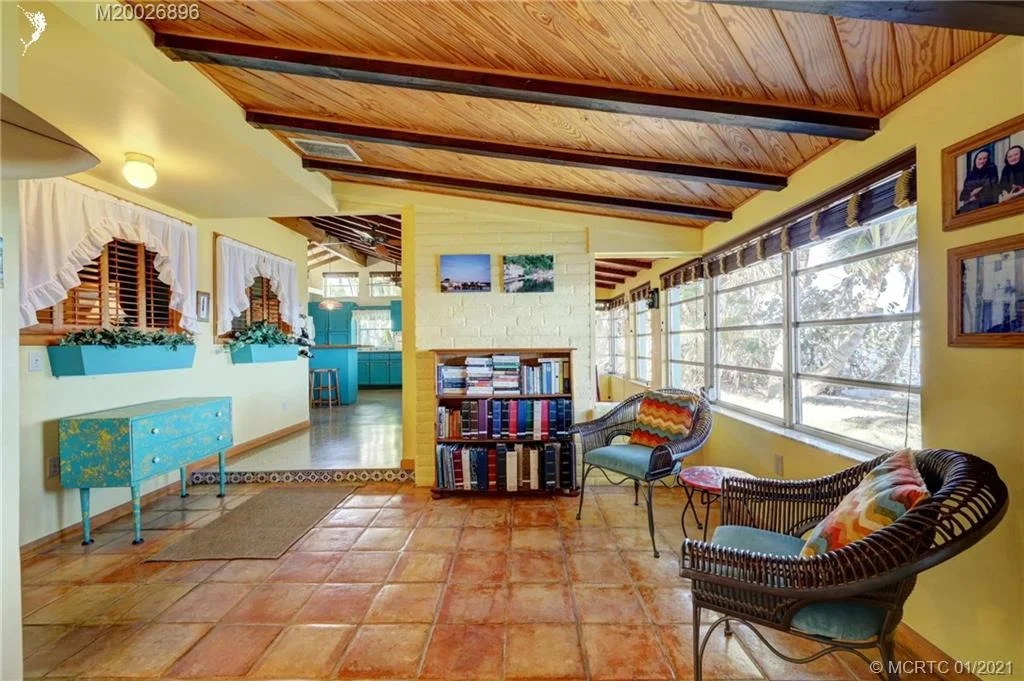 Photo of 2425 NE Gardner Terrace