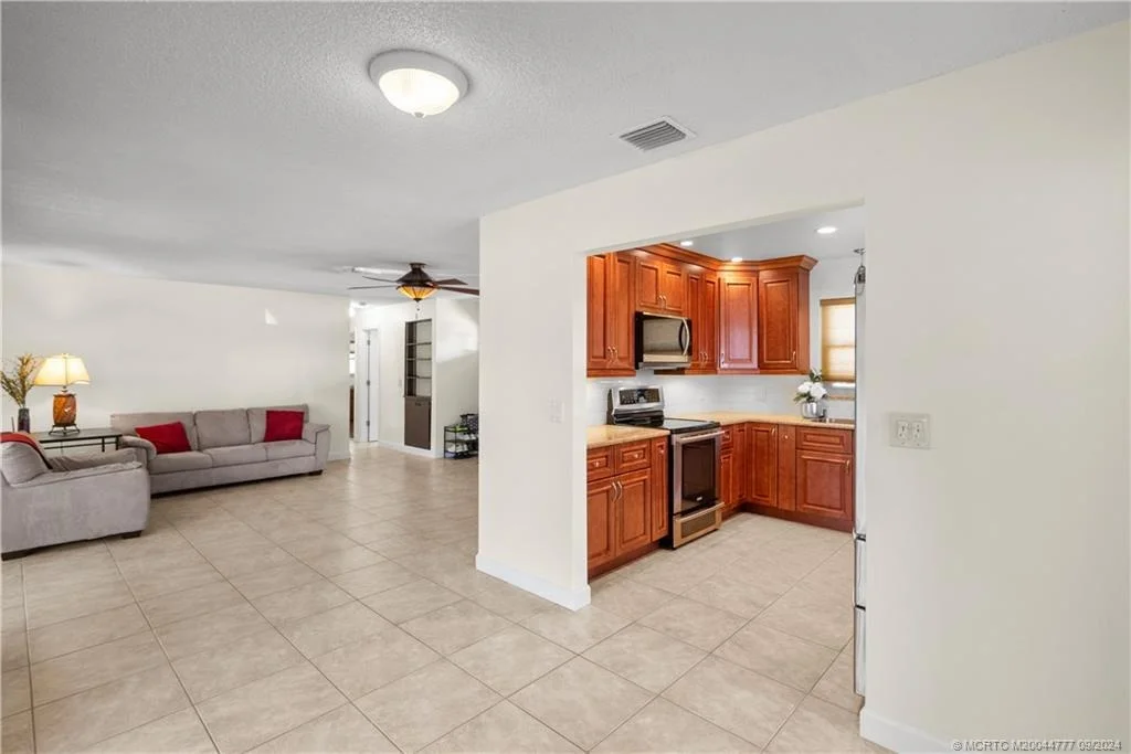 Photo of 718 SE Alamanda Circle