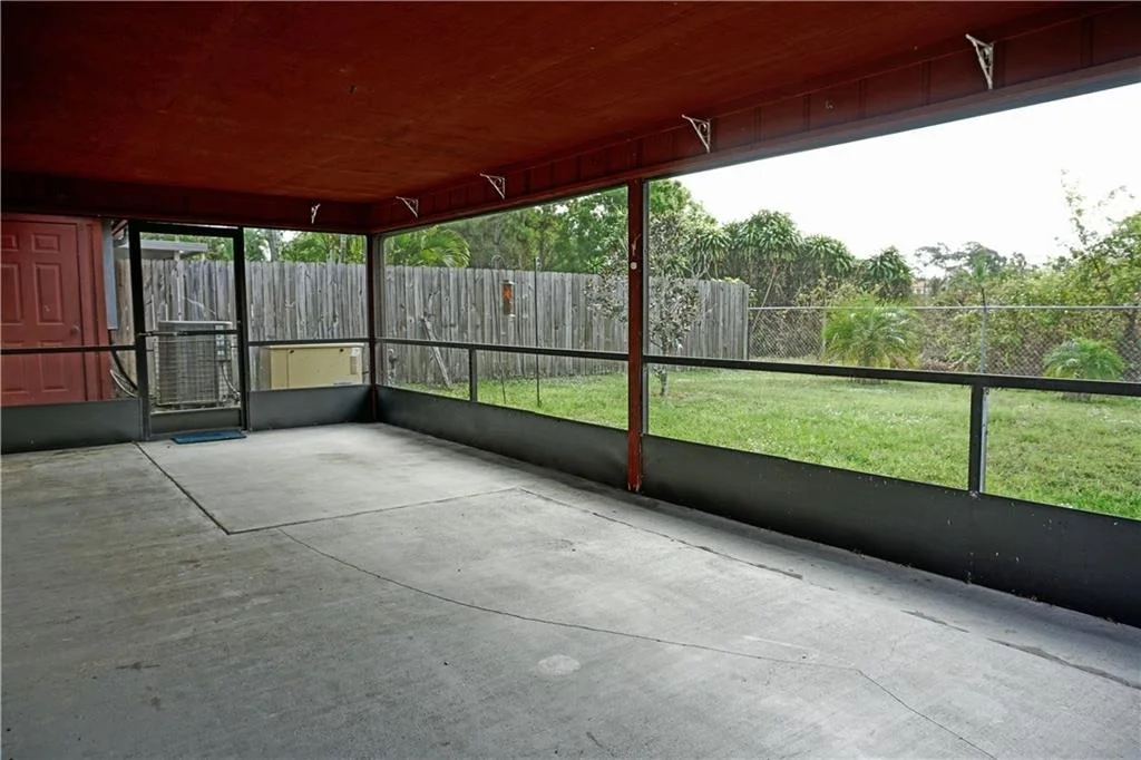 Photo of 1120 SE Saint Lawrence Way