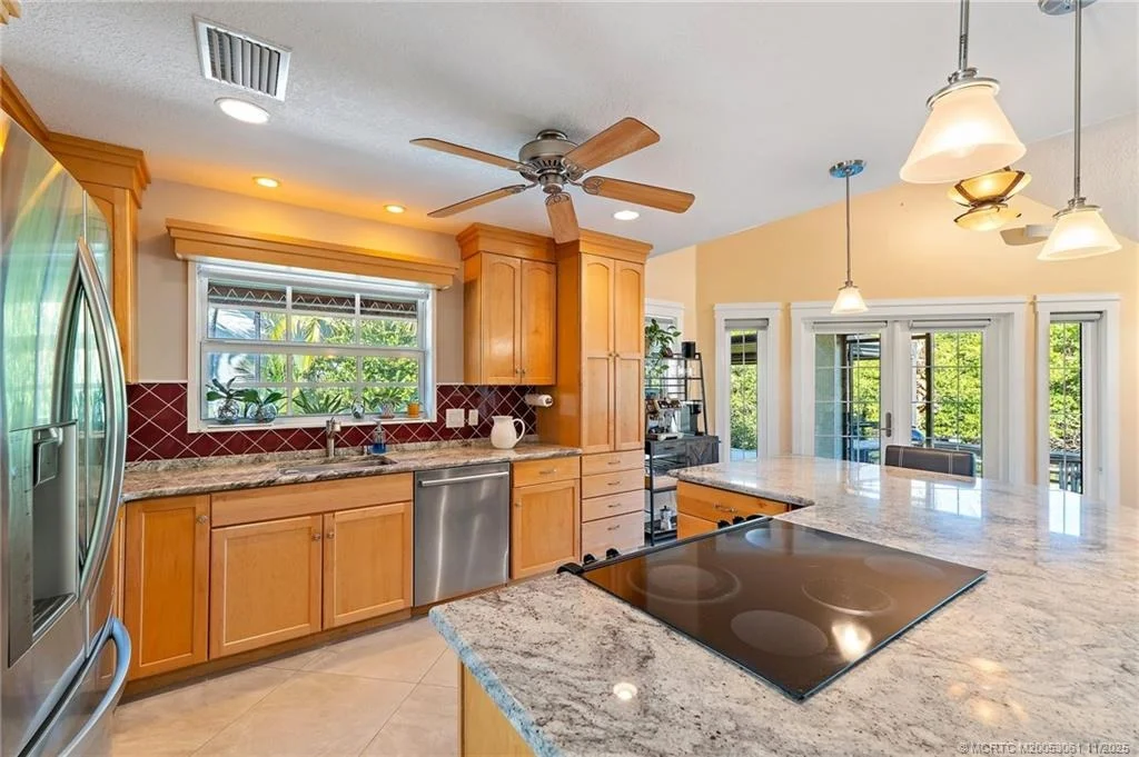 Photo of 655 SW Salerno Road