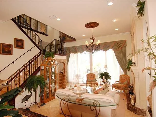 Photo of 705 SE RIVERSIDE Drive