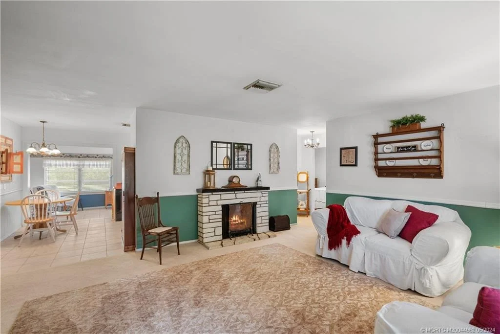 Photo of 2289 NW Sunset Boulevard