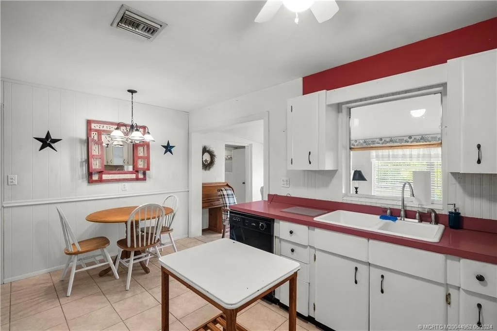 Photo of 2289 NW Sunset Boulevard