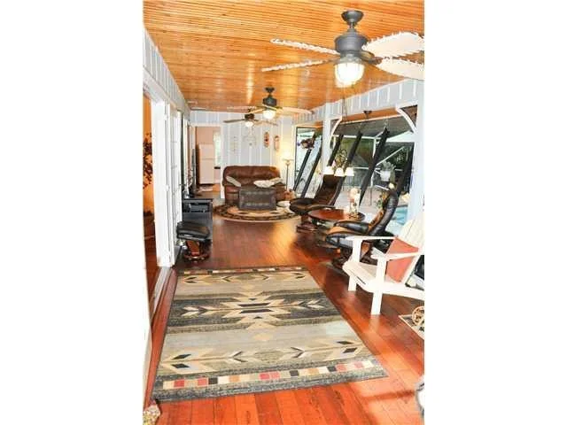 Photo of 940 NE Juniper Place
