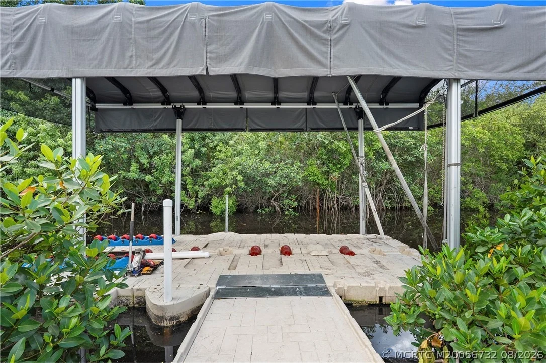 Photo of 30 SW Hideaway Place