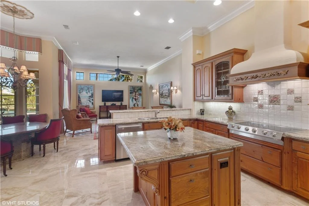 Photo of 7025 SE Harbor Circle
