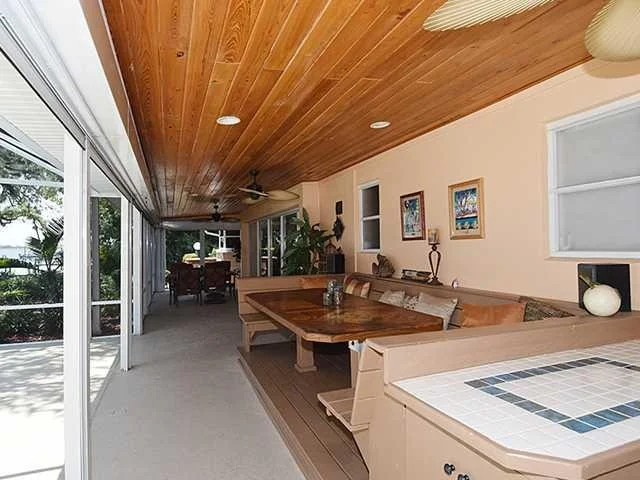 Photo of 902 NW SUNSET Terrace