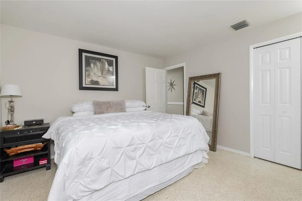 Photo of 2389 NW Sunset Boulevard