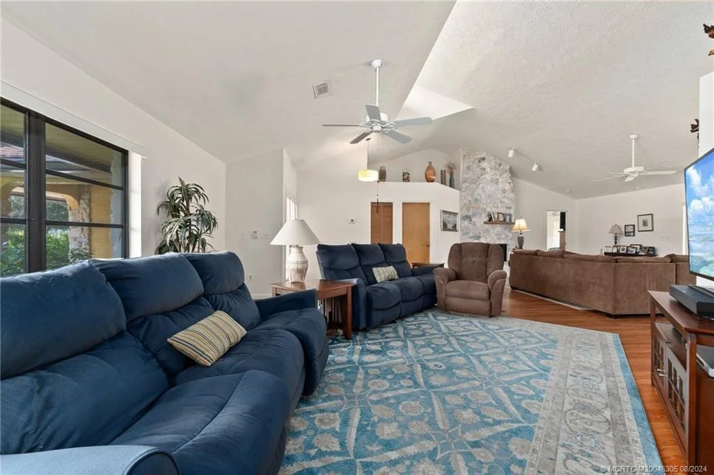 Photo of 919 NE Juniper Place