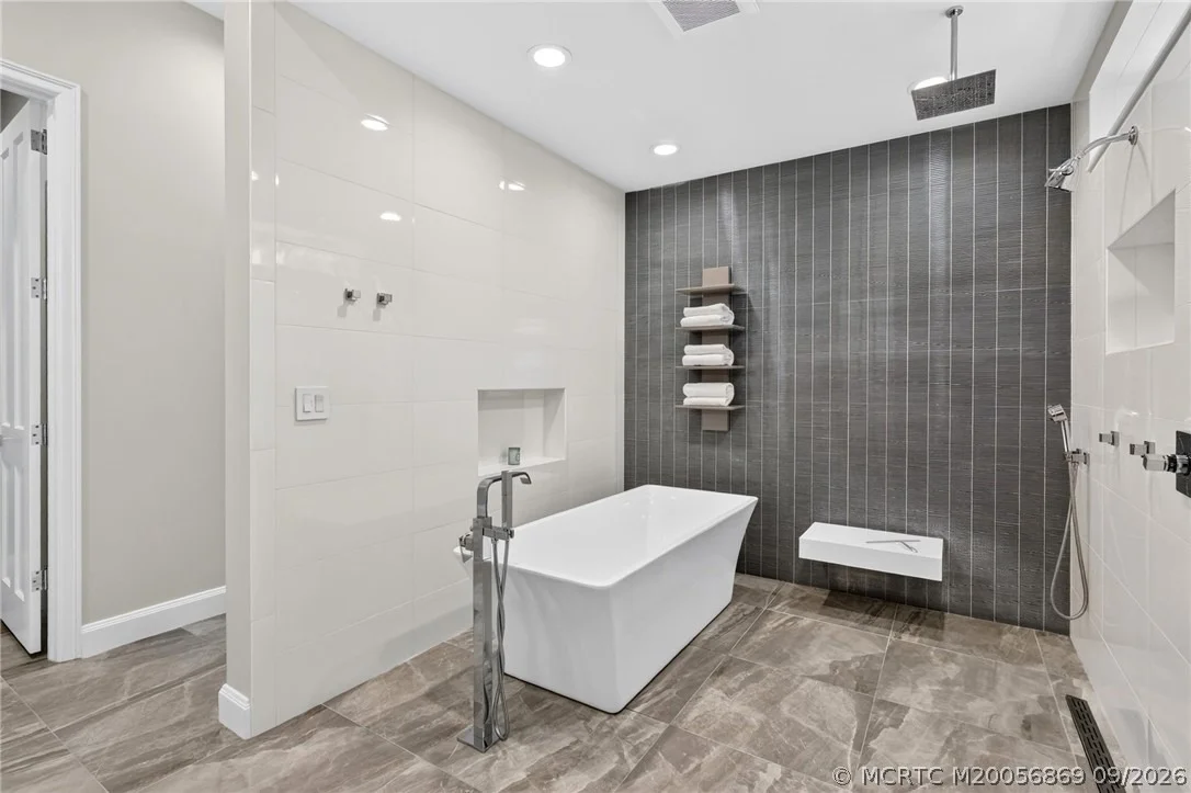 Photo of 7037 SE Harbor Circle