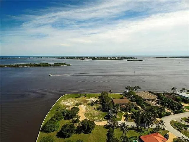 Photo of 1 N Island Road