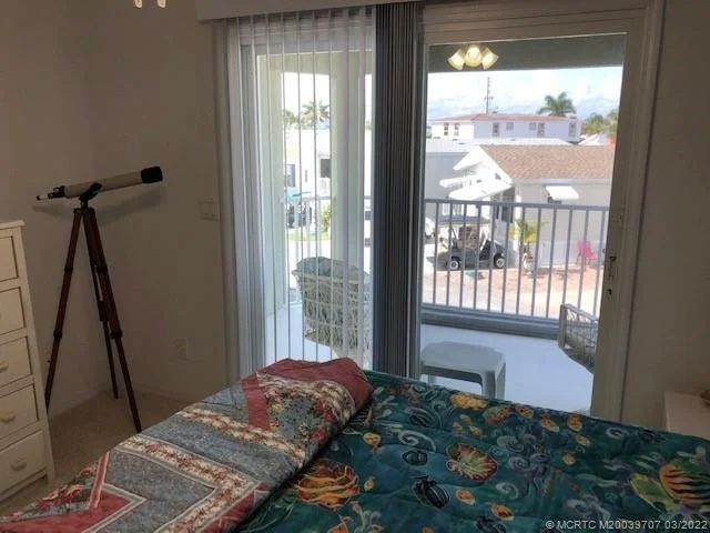 Photo of 877 Nettles Boulevard