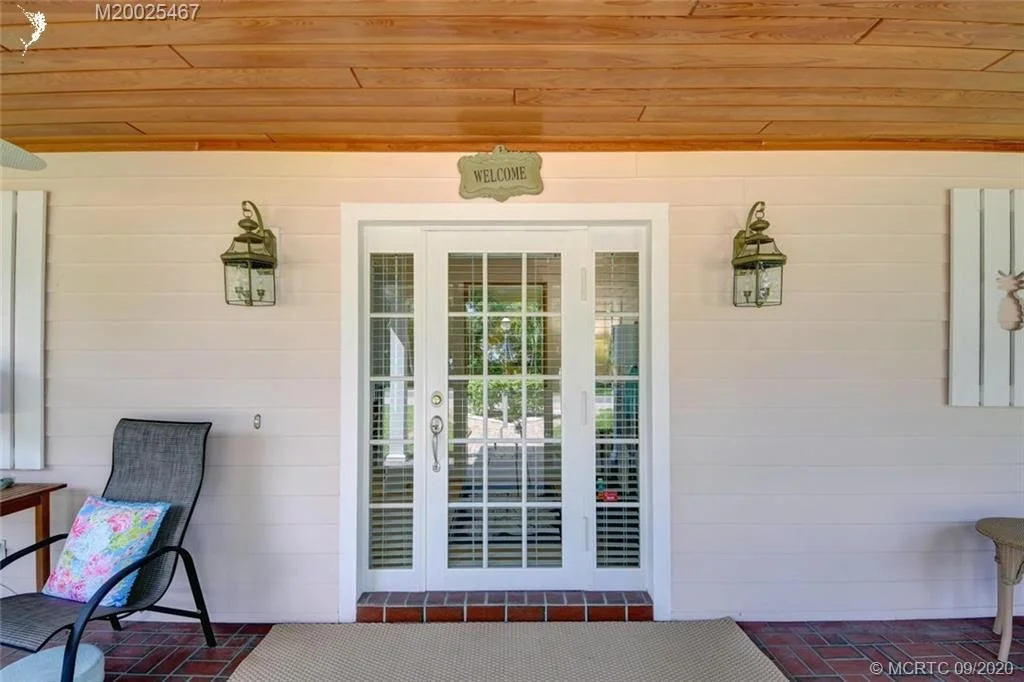 Photo of 904 SE Riverside Drive