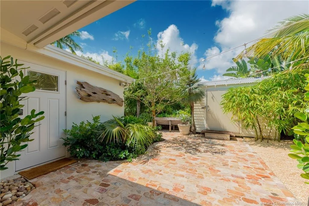 Photo of 382 SE Edgewood Drive