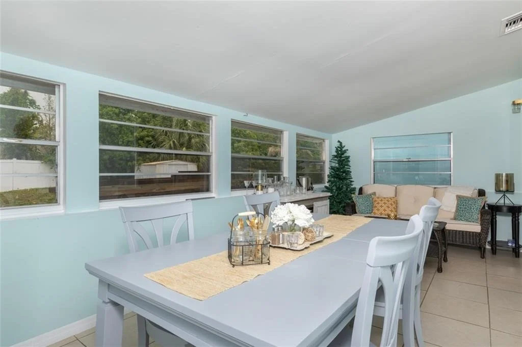 Photo of 2389 NW Sunset Boulevard