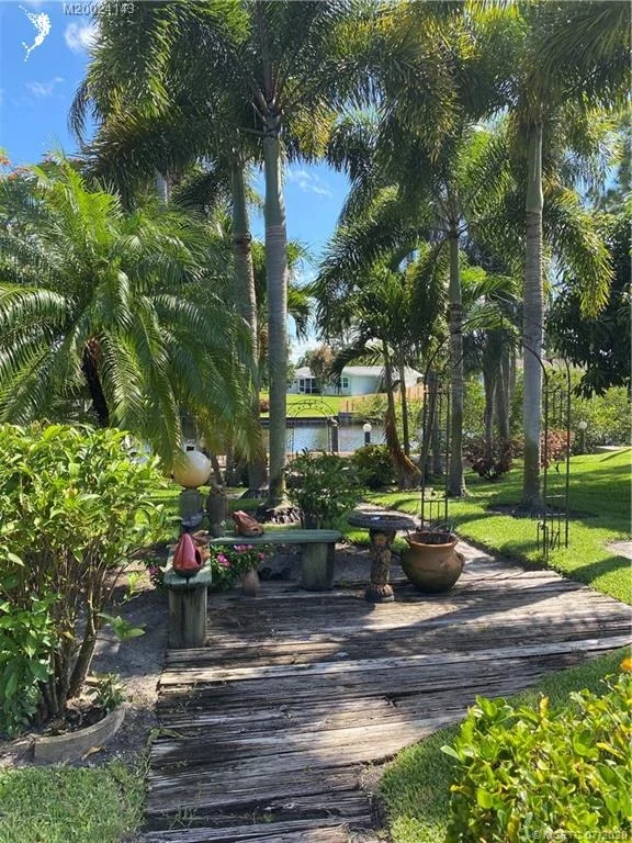 Photo of 1500 NW Lakeside Trail