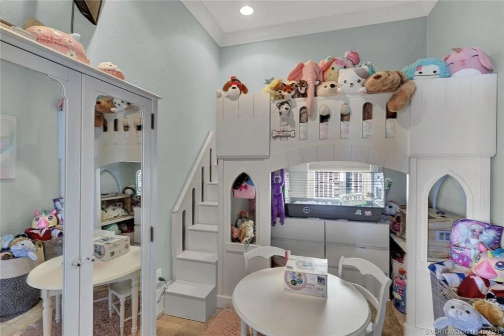 Photo of 58 Nettles Boulevard