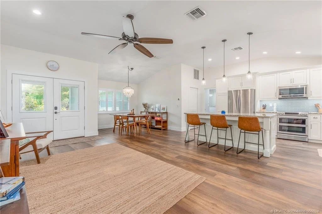 Photo of 526 SW Rustic Circle