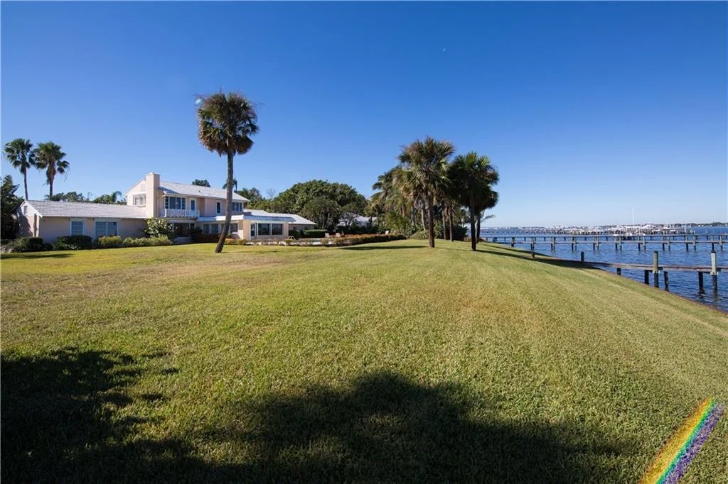 Photo of 51 SE Harbor Point Drive