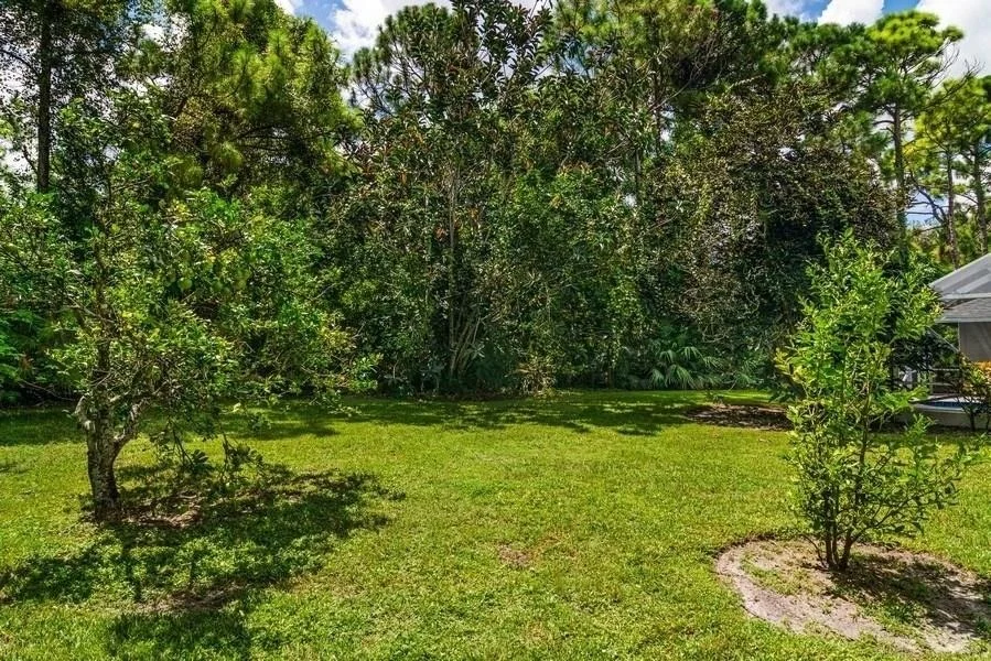 Photo of 708 SE Pin Oak Terrace