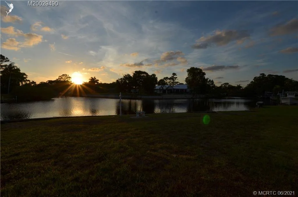 Photo of 1360 NW Lakeside Trail