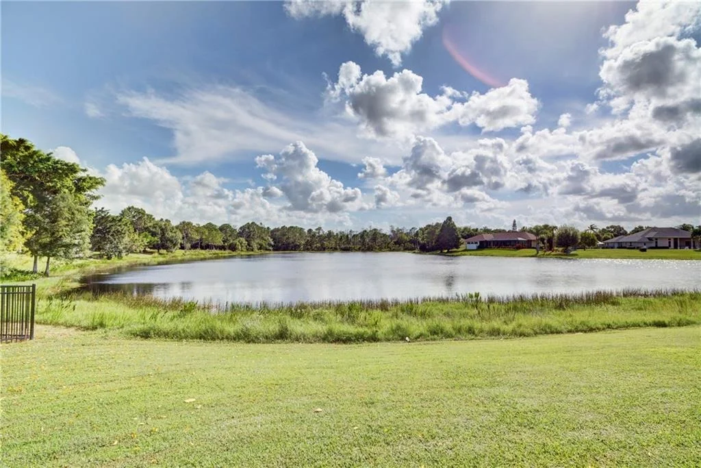 Photo of 864 SE Waterside Way