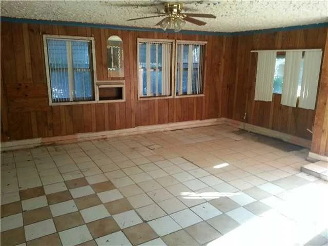 Photo of 725 SE Bahama Avenue