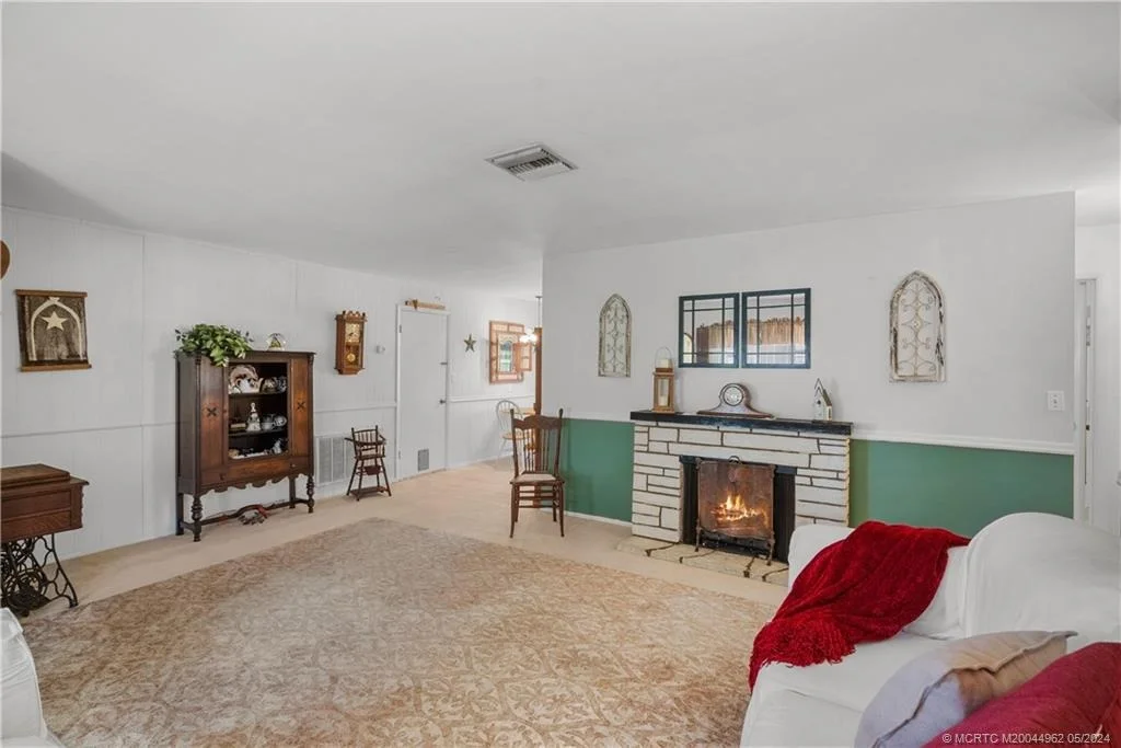 Photo of 2289 NW Sunset Boulevard