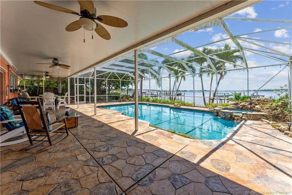 Photo of 711 NW Sunset Drive