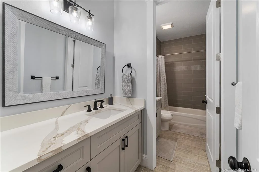 Photo of 1002 SE Riverside Drive