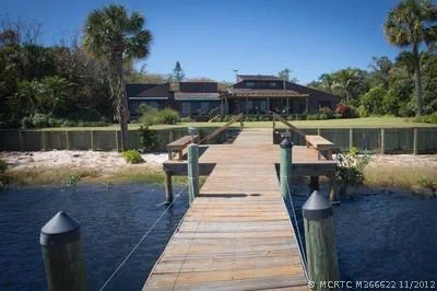 Photo of 231 SE Harbor Point Drive