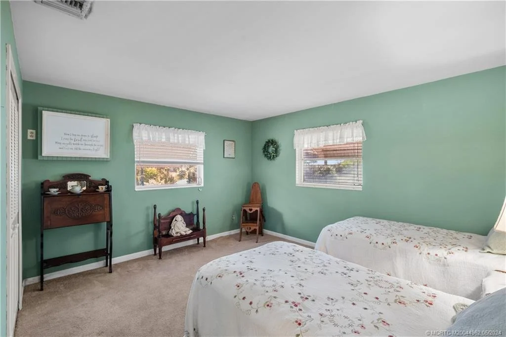 Photo of 2289 NW Sunset Boulevard