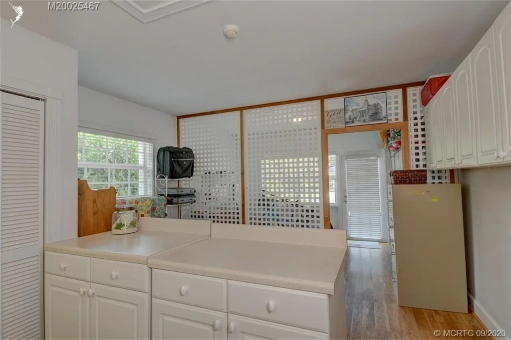 Photo of 904 SE Riverside Drive