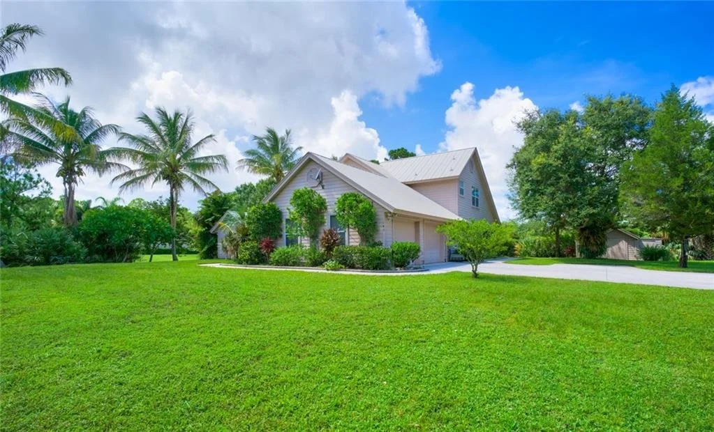 Photo of 143 SW Thrasher Way