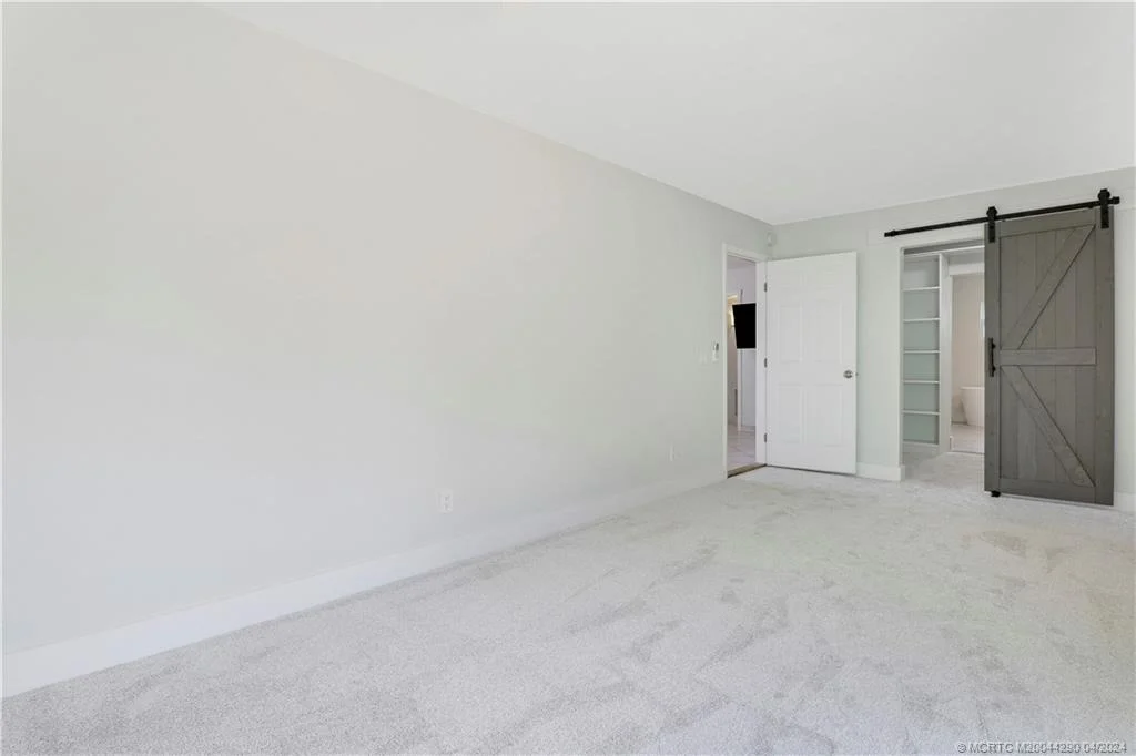 Photo of 327 SW Dyer Drive