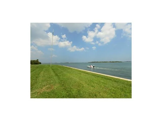 Photo of 1 N Island Road