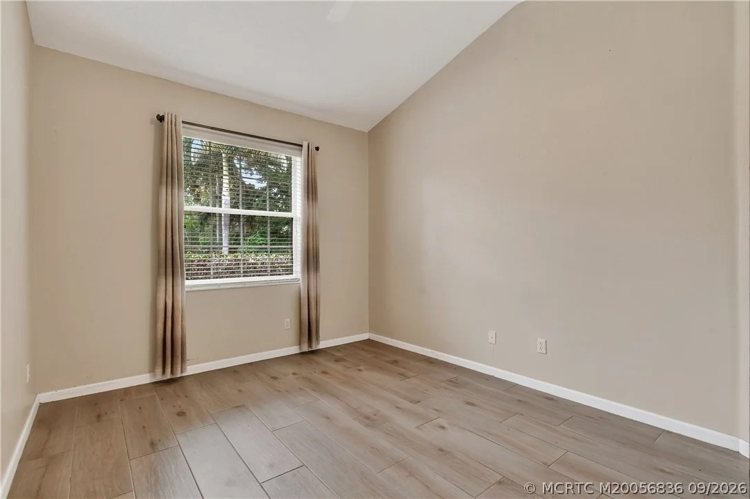 Photo of 480 NW Red Pine Way