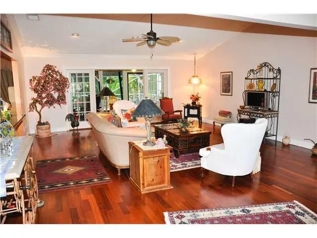 Photo of 940 NE Juniper Place