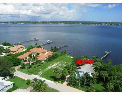 Photo of 811 SE RIVERSIDE Drive