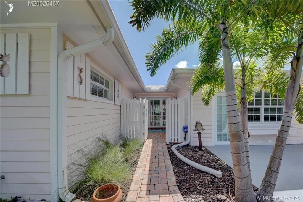 Photo of 904 SE Riverside Drive