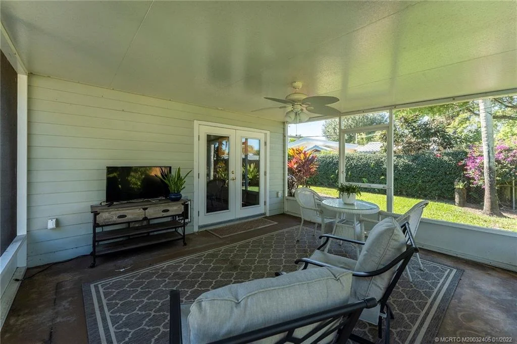 Photo of 338 SW Winnachee Drive