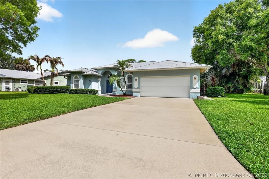 Photo of 671 SE Pin Oak Terrace