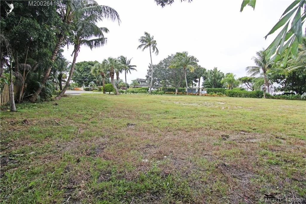 Photo of 1438 SE Riverside Drive