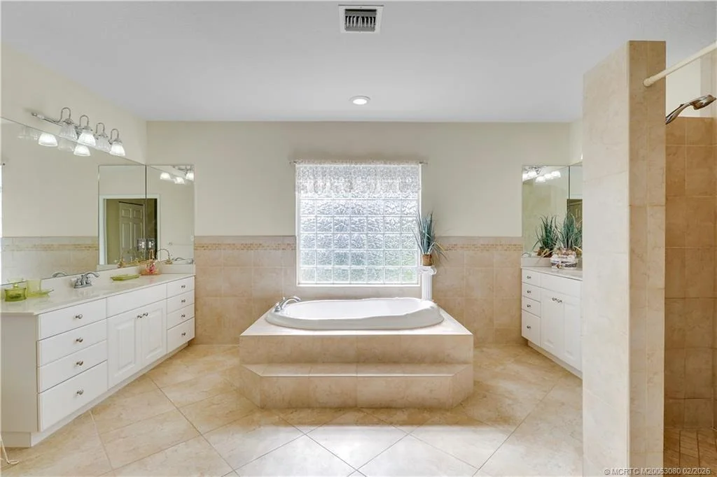 Photo of 5439 SE Horseshoe Point Road