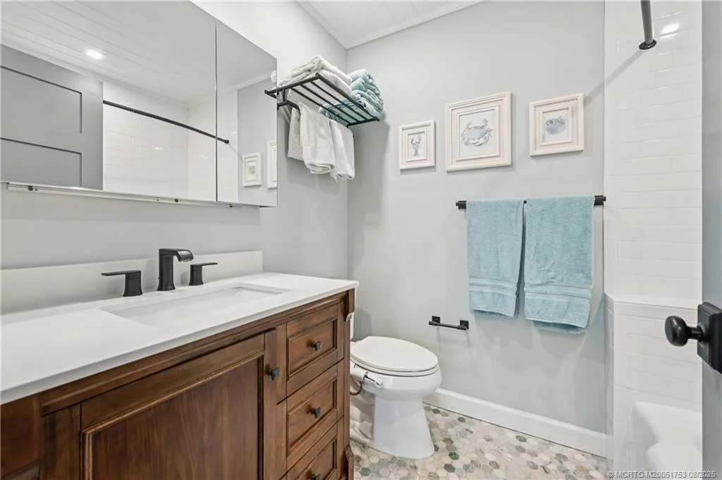 Photo of 200 SE Pelican Drive